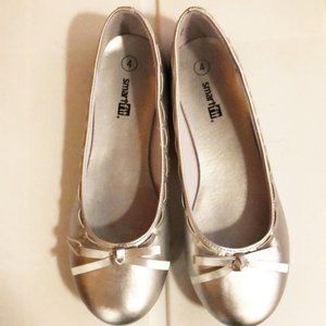 Shoes dress girls new sizes 3M, 4M, 5M, 5.5M or 6M Smartfit silver